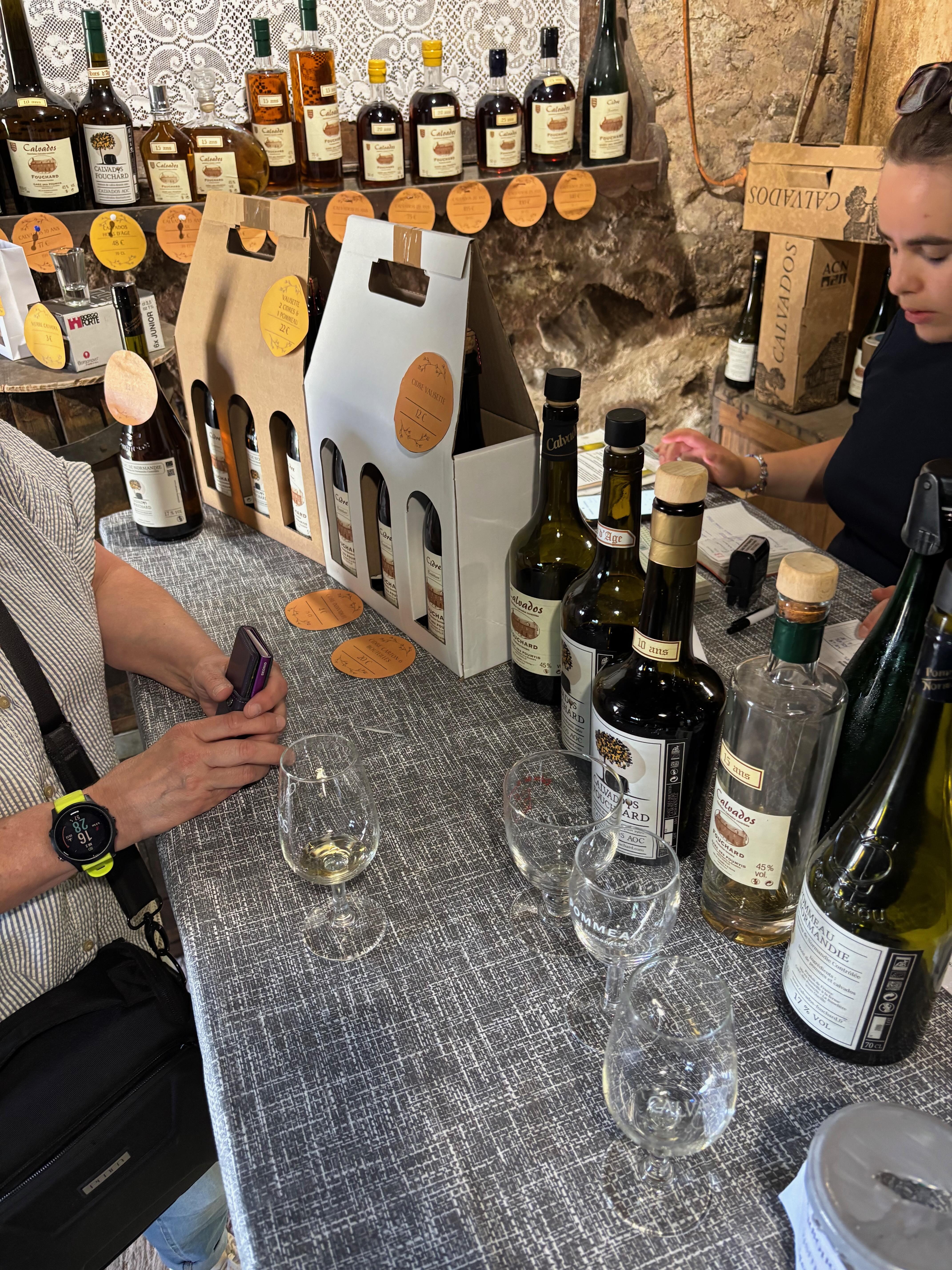 Ferme Calvados Fouchard. Landwirtsczhaftlicher Betrieb, der auch Cidre, Pommeau und Calvados herstellt