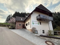 Location with free parking.