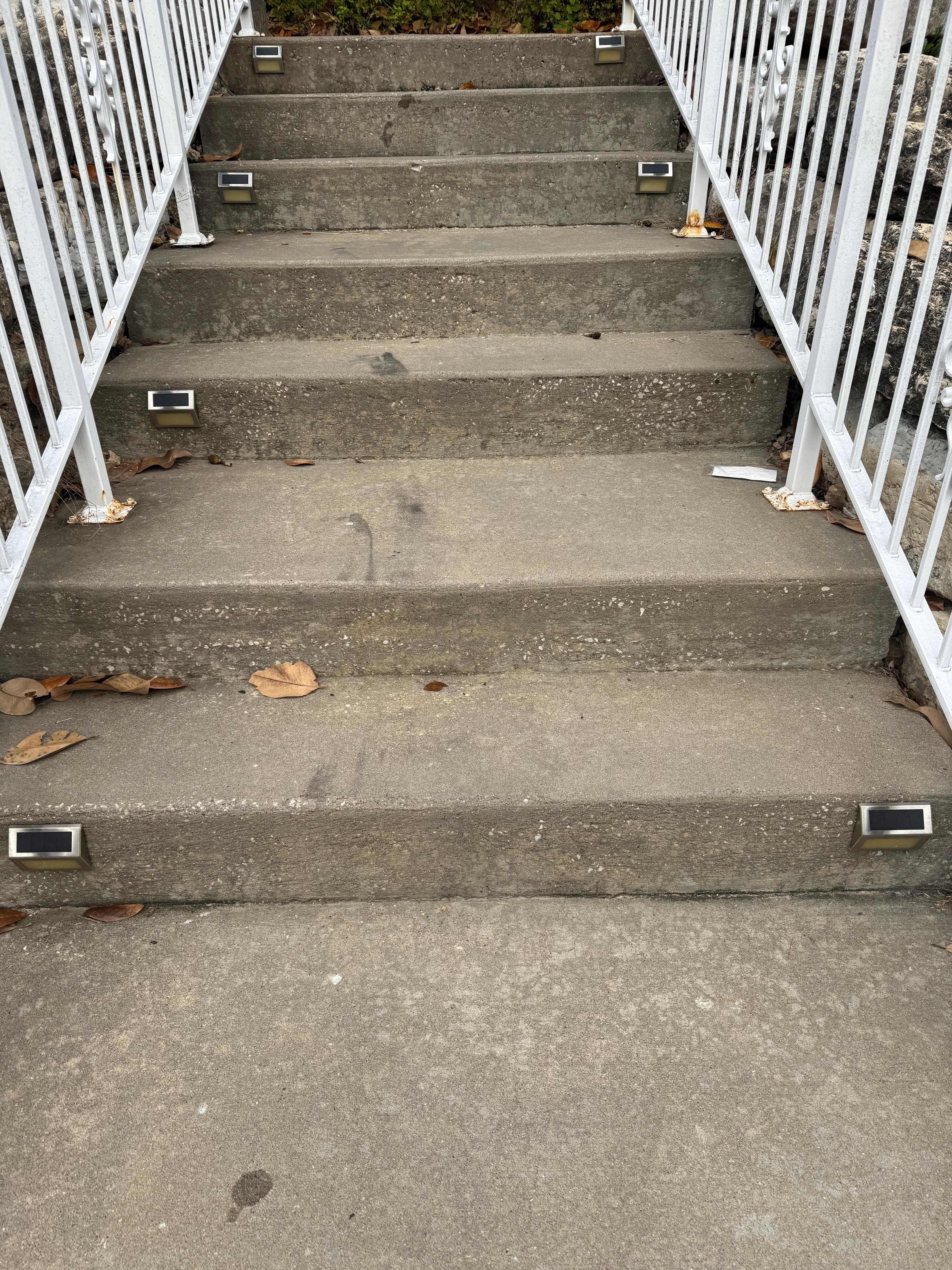 Dirty path to cottage