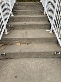 Dirty path to cottage