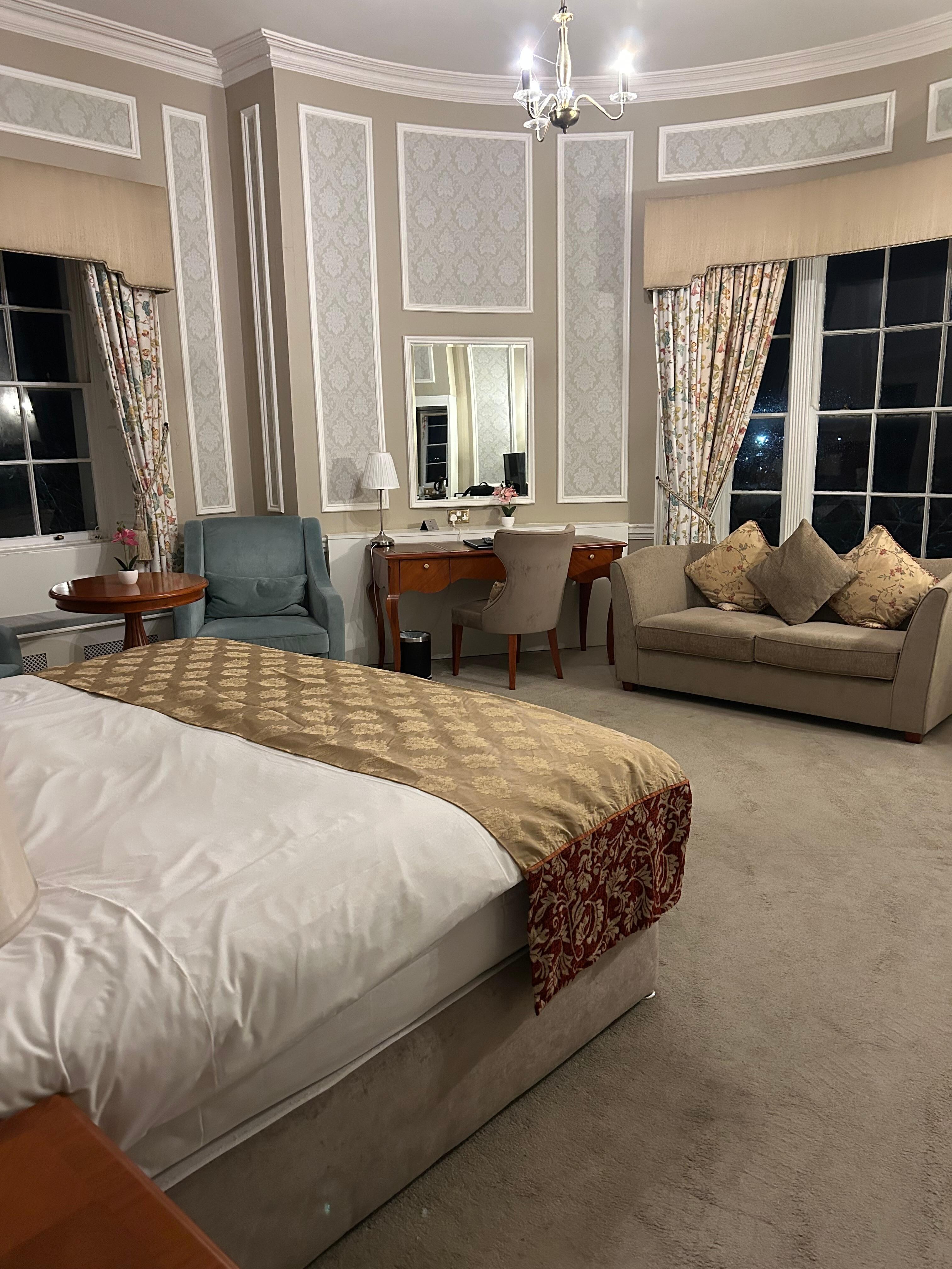 Beautiful room and very spacious, 5 stars 