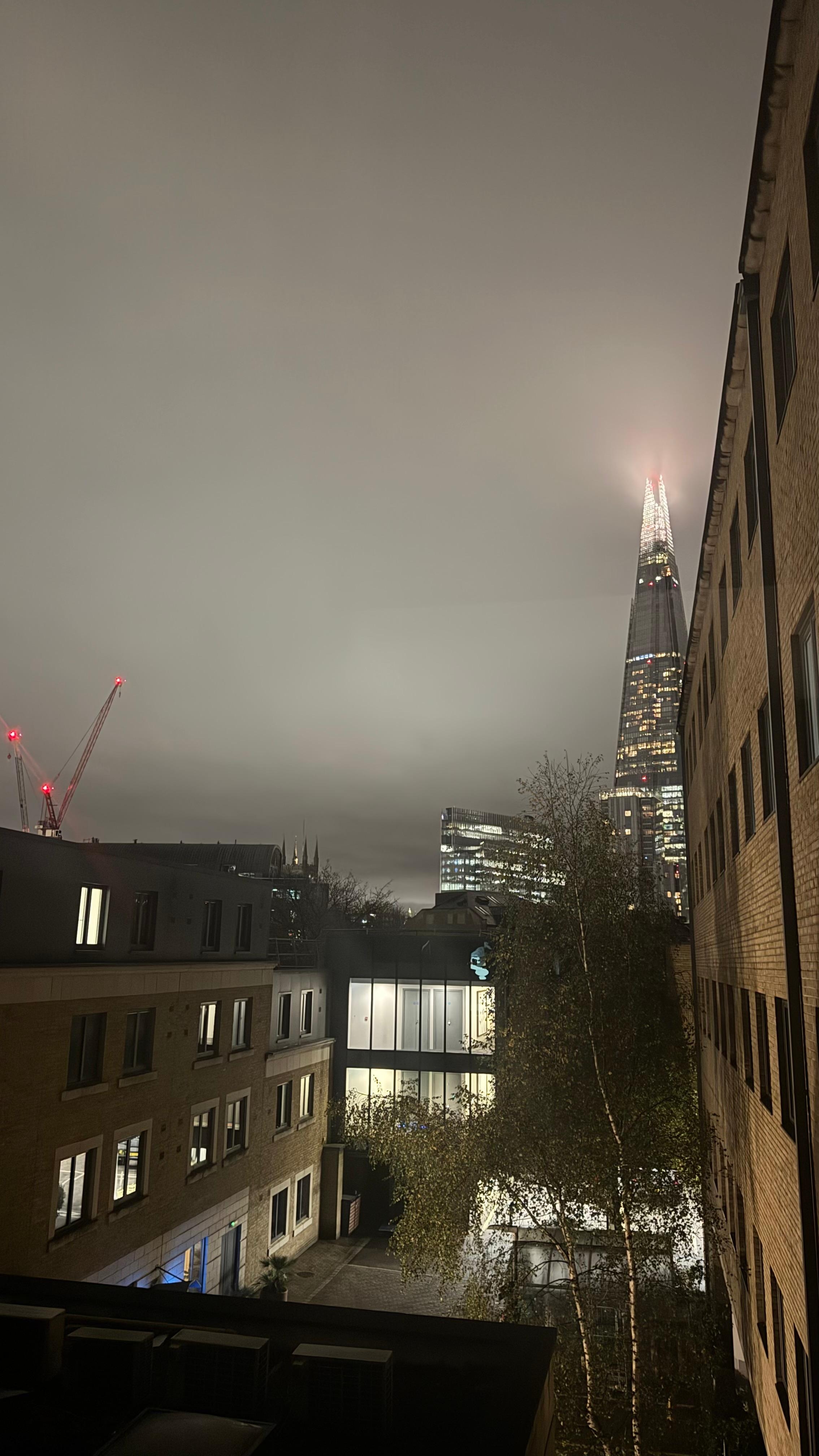Wir hatten aus Zimmer 215 sogar einen Ausblick auf the Shard!