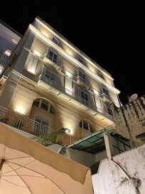Hotell facade by night