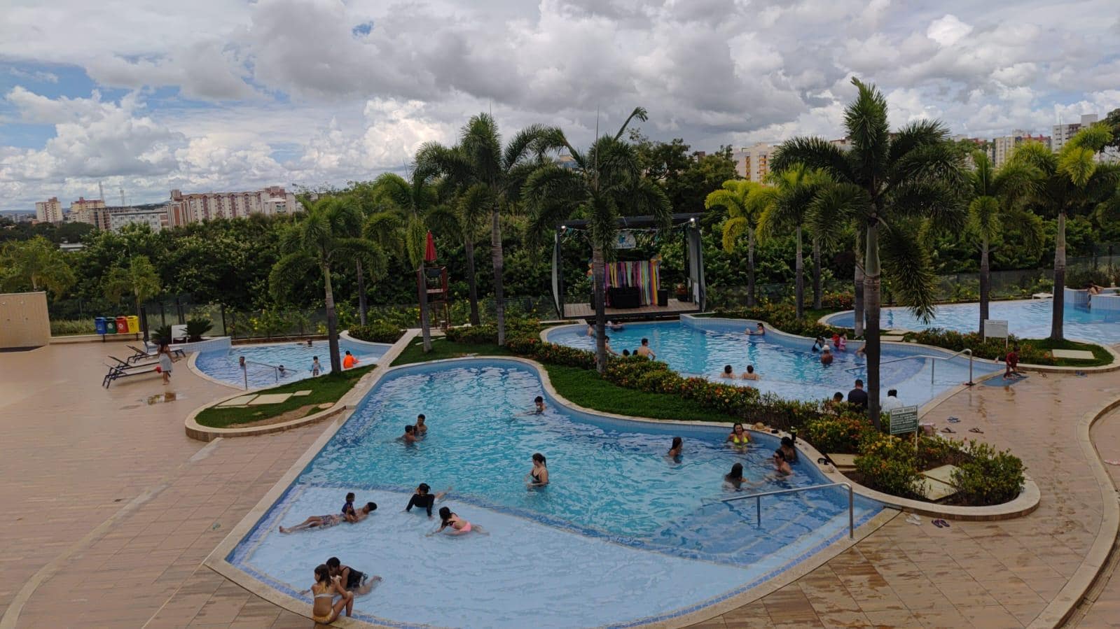 Lugar tranquilo com visão para área verde 
