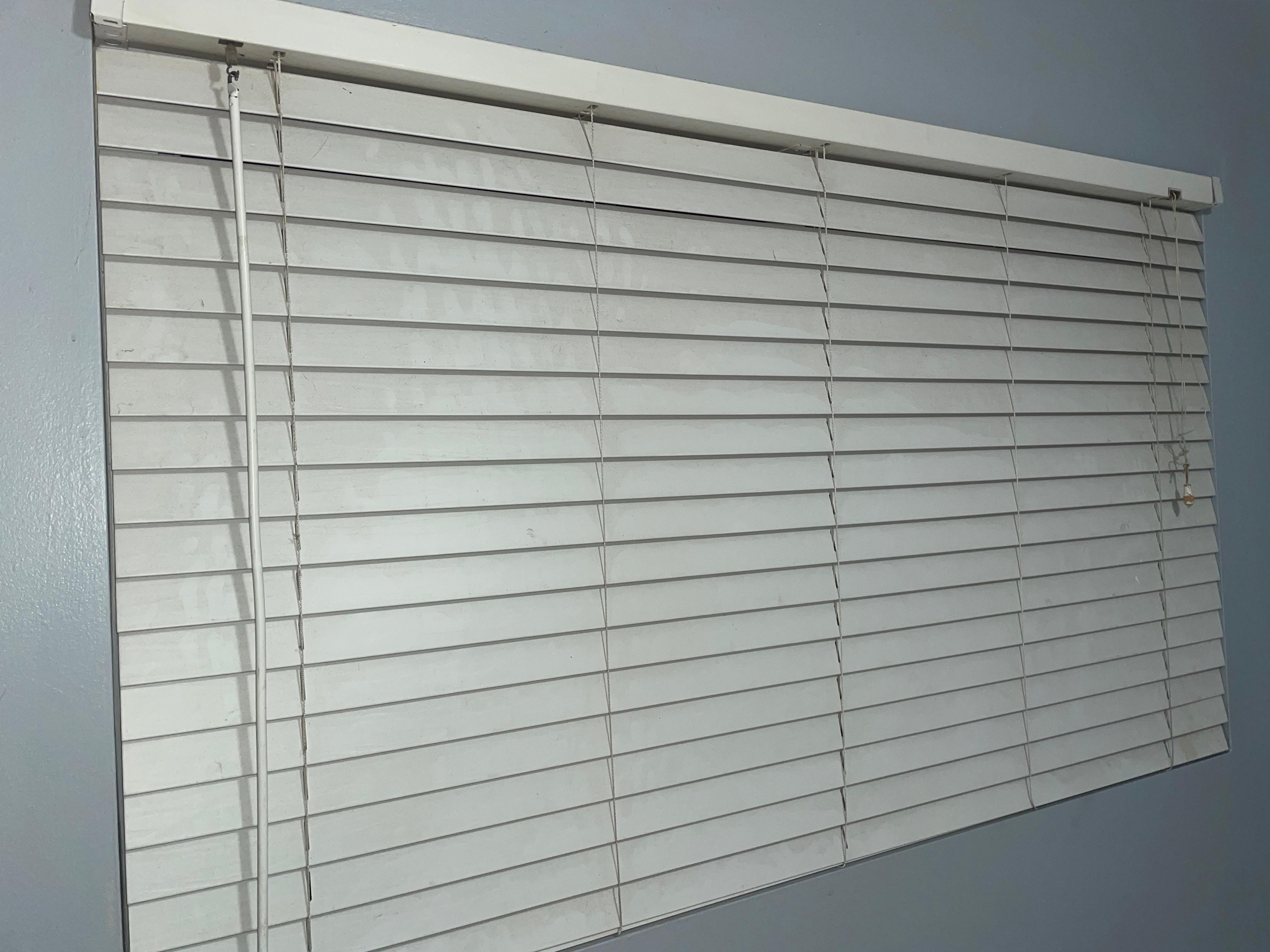 Blinds were disgusting 