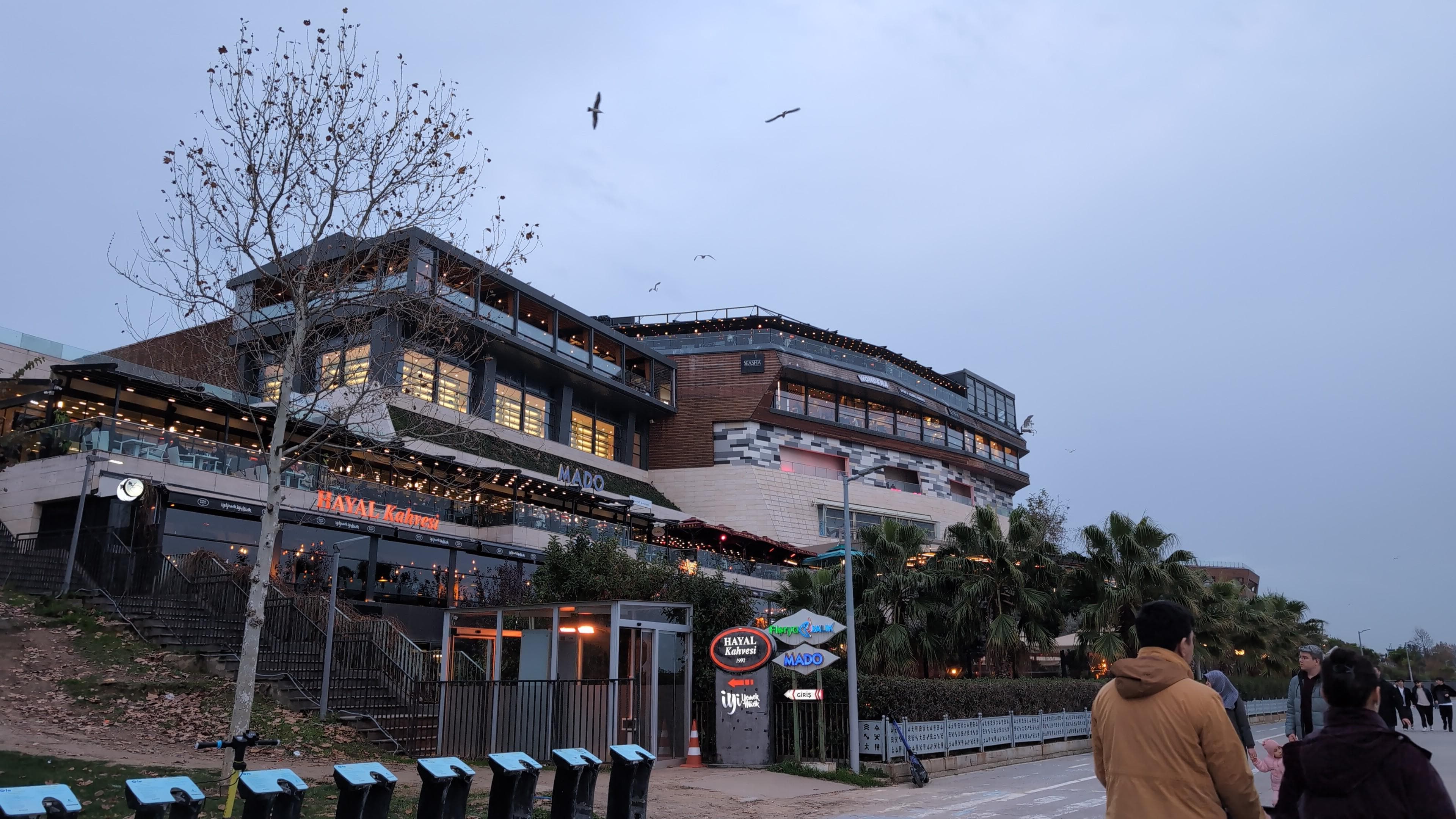 Restaurants in Aqua Center 