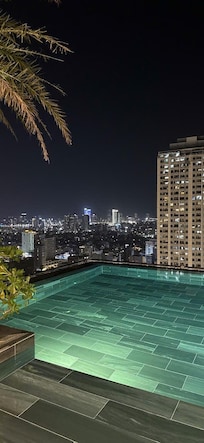 Rooftop
At night 28 floor