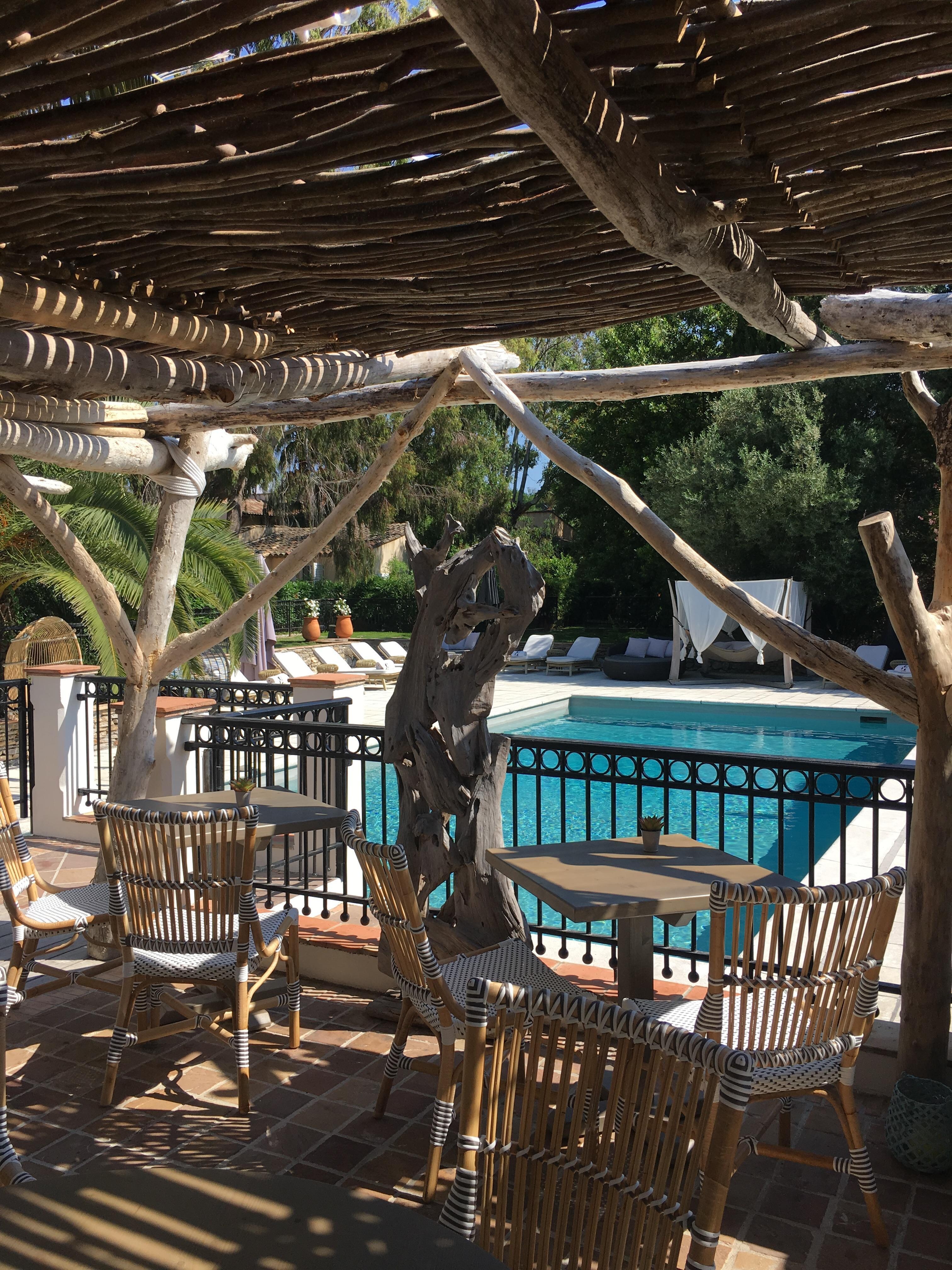 Lovely breakfast area by pool