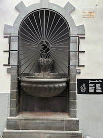 小便少女像までは徒歩3分