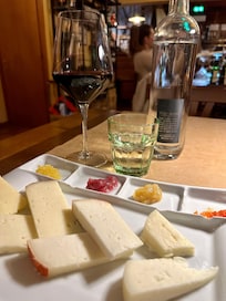 Piensa cheese and housemde jams.