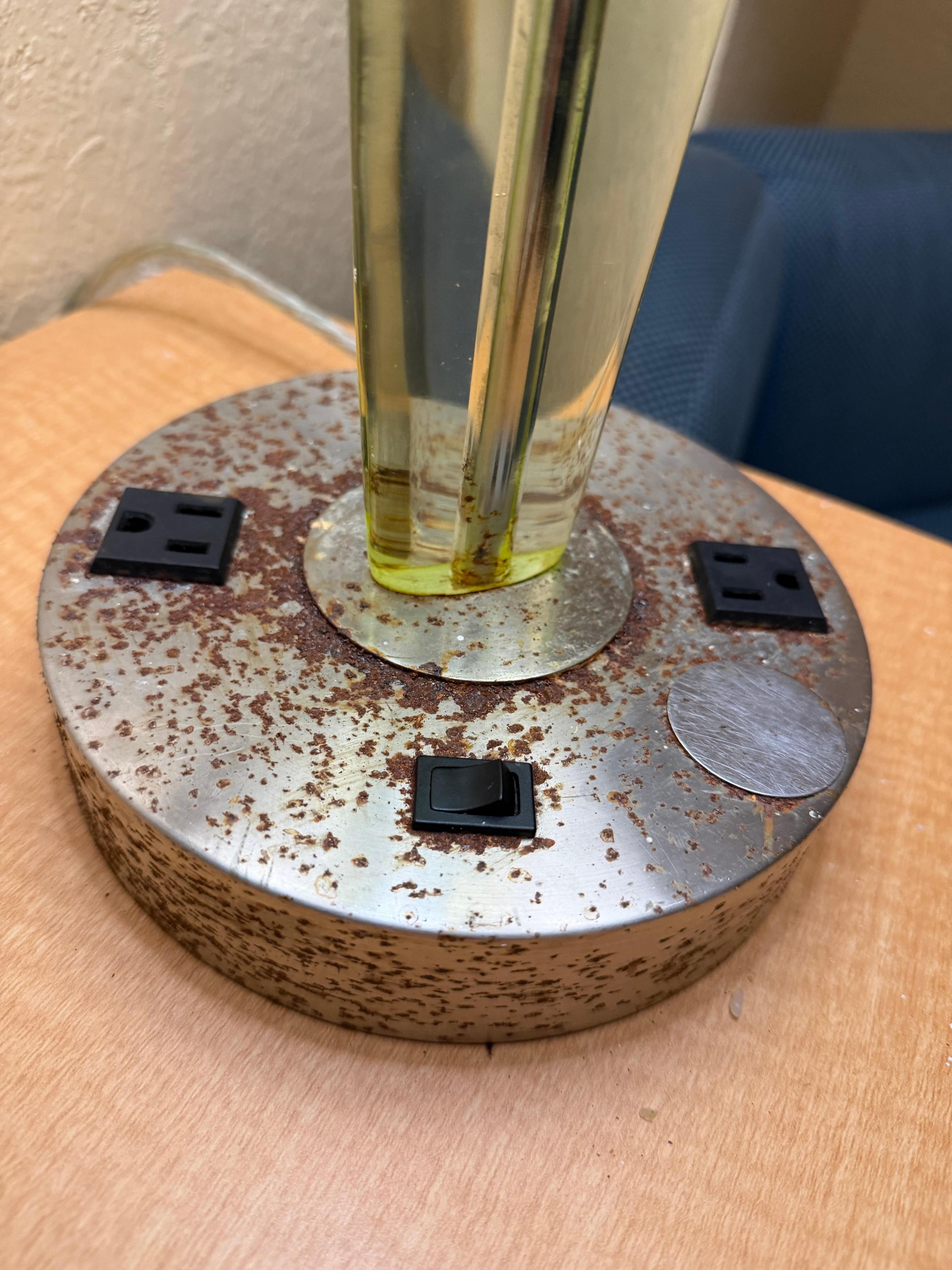 Rusty light on “desk” area