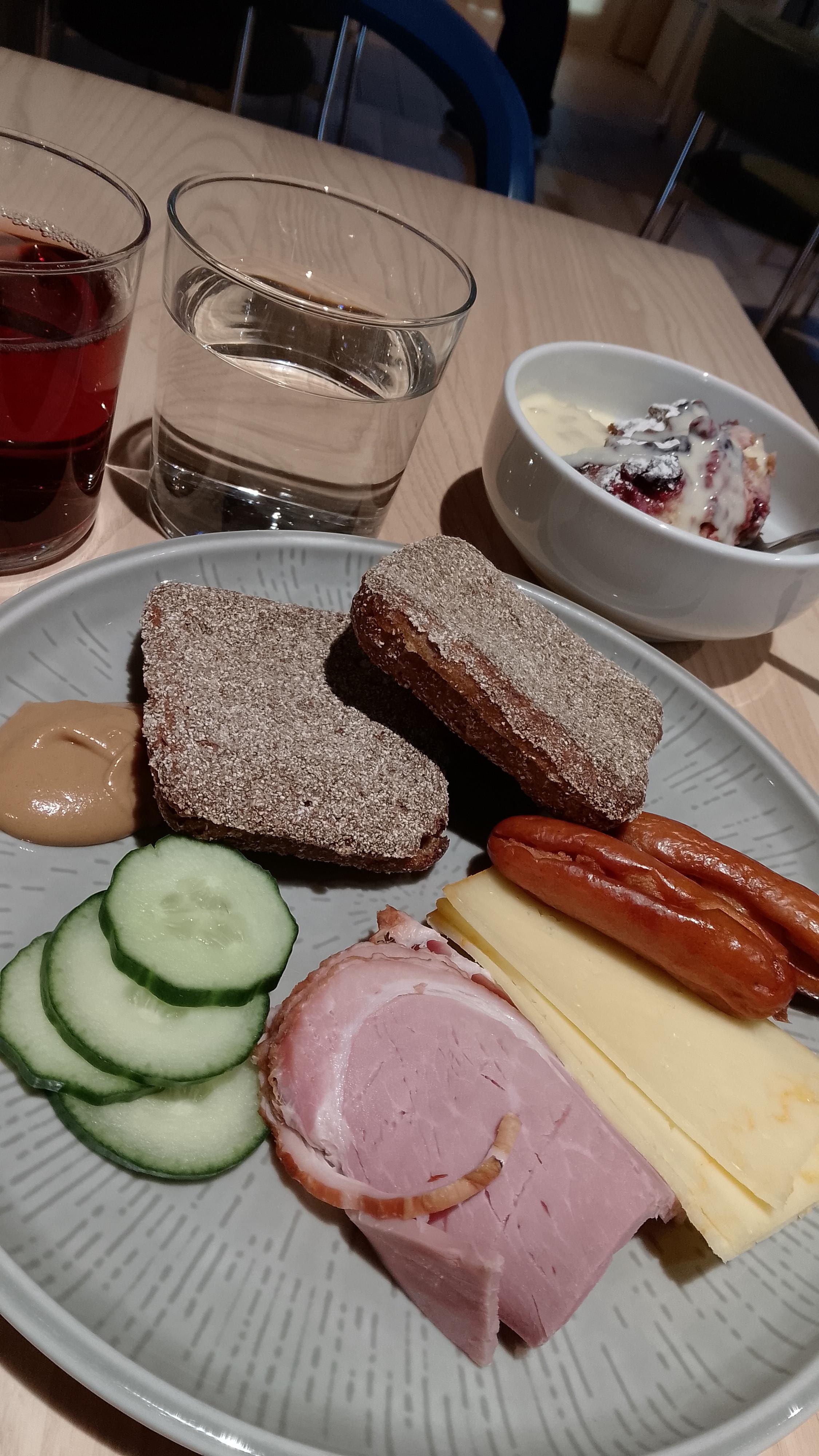 Kleines Frühstück, die Auswahl am Buffet war viel größer.