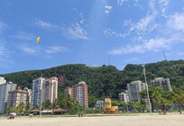 Vista da praia de Itararé para o prédio