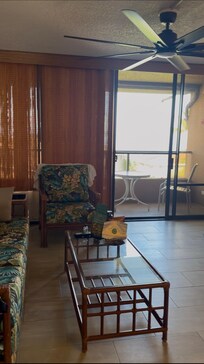 Living w/sofa bed. Coffee table