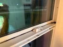 Disgusting windows.