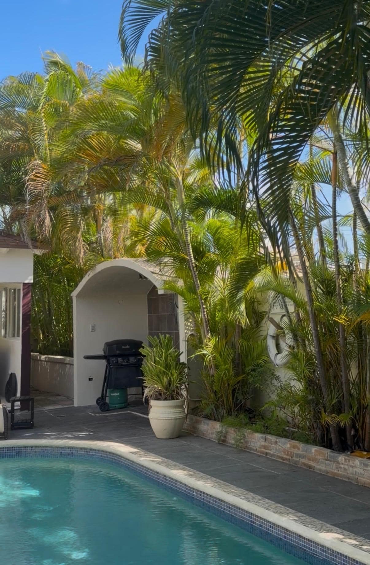 Calmar cottage pool and bbq