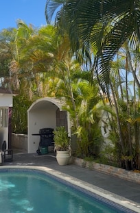 Calmar cottage pool and bbq