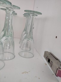 So sahen die Schränke mit Gläsern aus