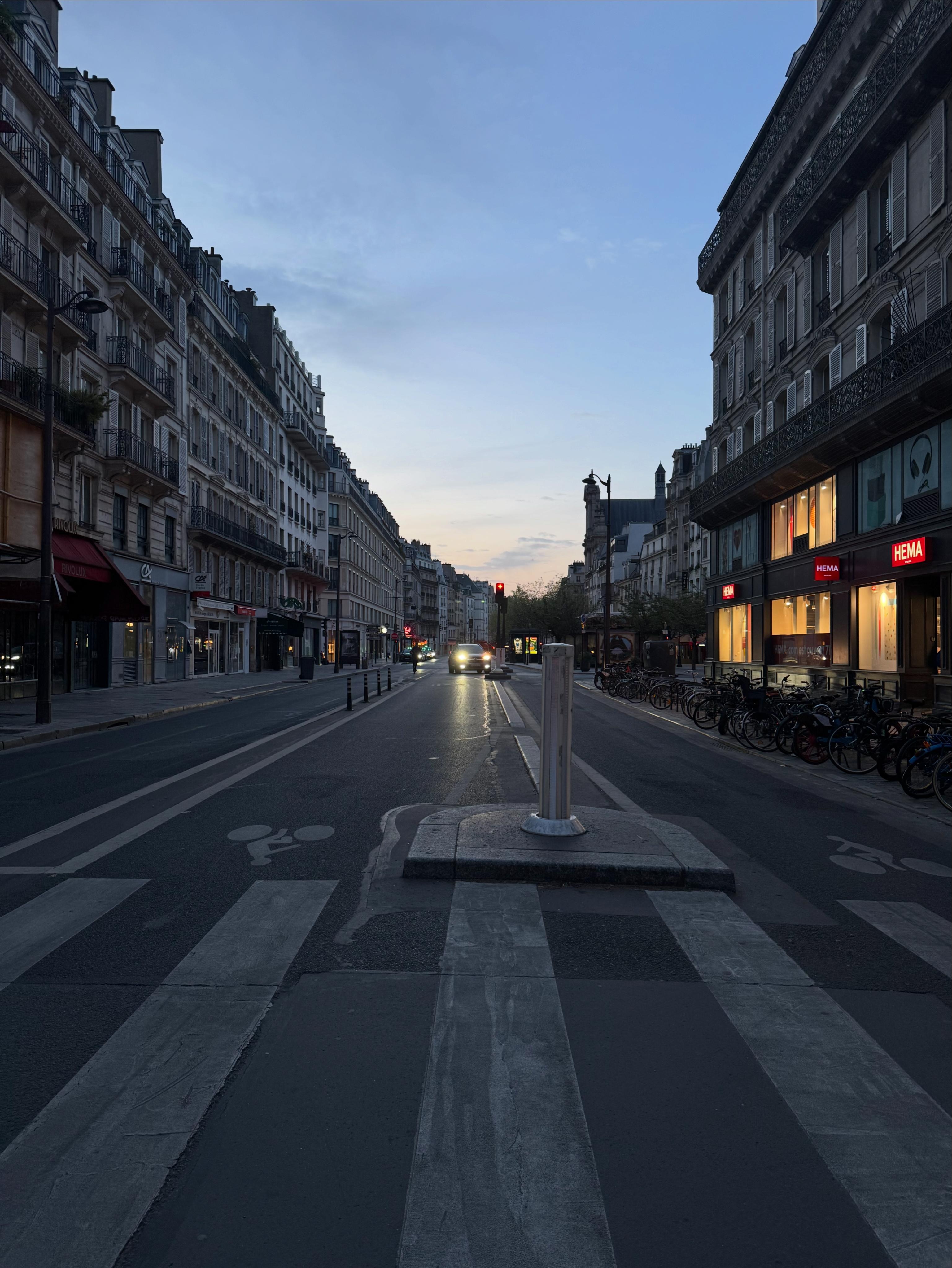 Rue de Rivoli at Saint-Paul