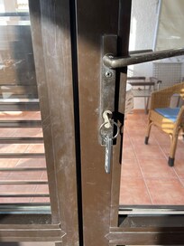 Front door had not been wiped down