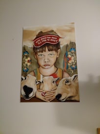 Dette biletet var ikkje så lett å sovne til, då det hang over senga. Jenta på biletet er drotskummel.