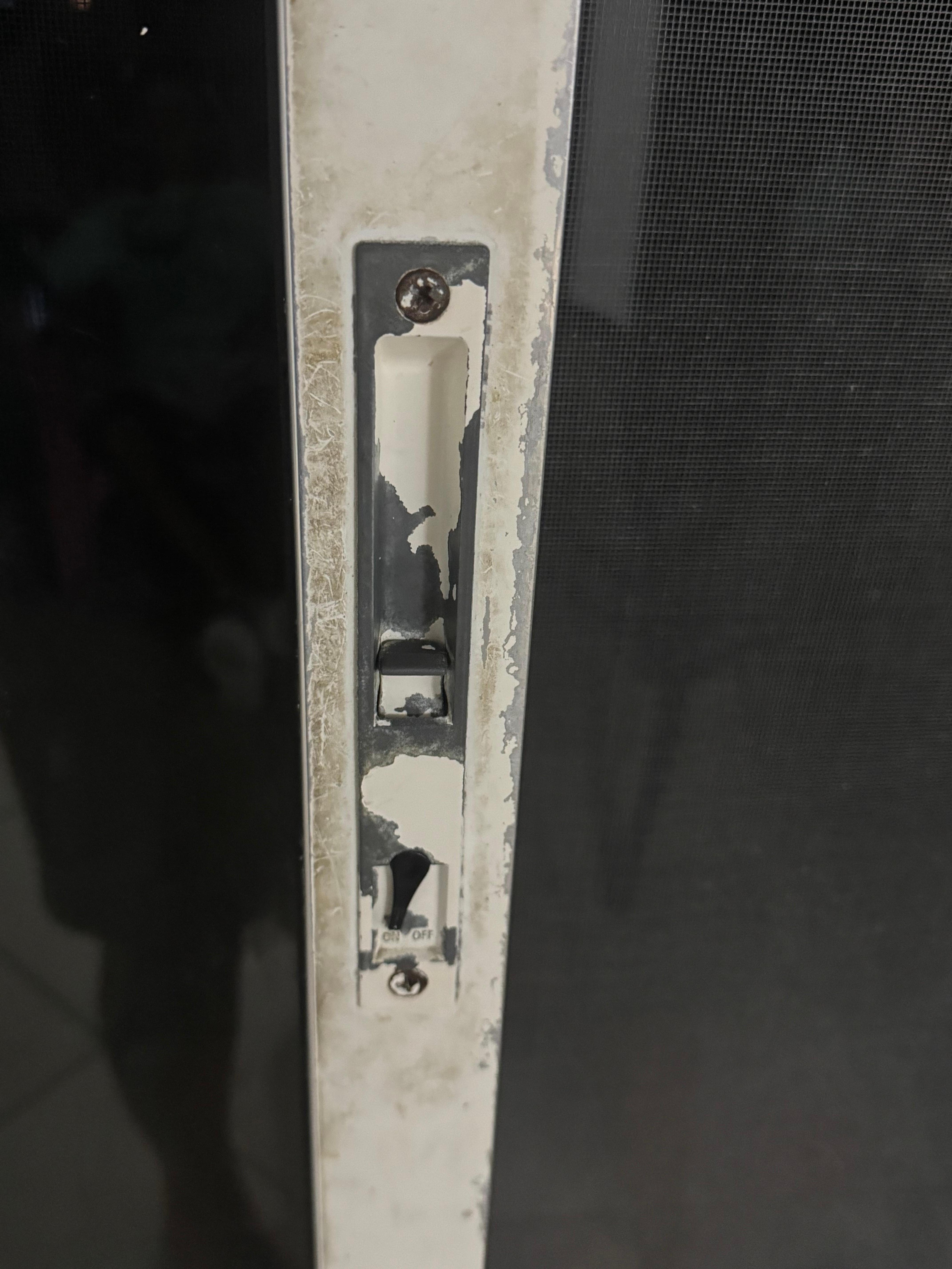 Door handle forgoing outside