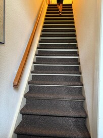 Die Treppe zu den Ferienwohnungen.