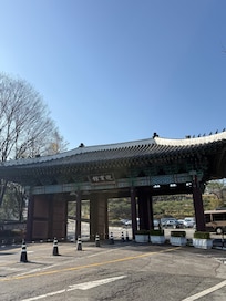 Entry gate