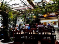 Typisk restaurang i närheten