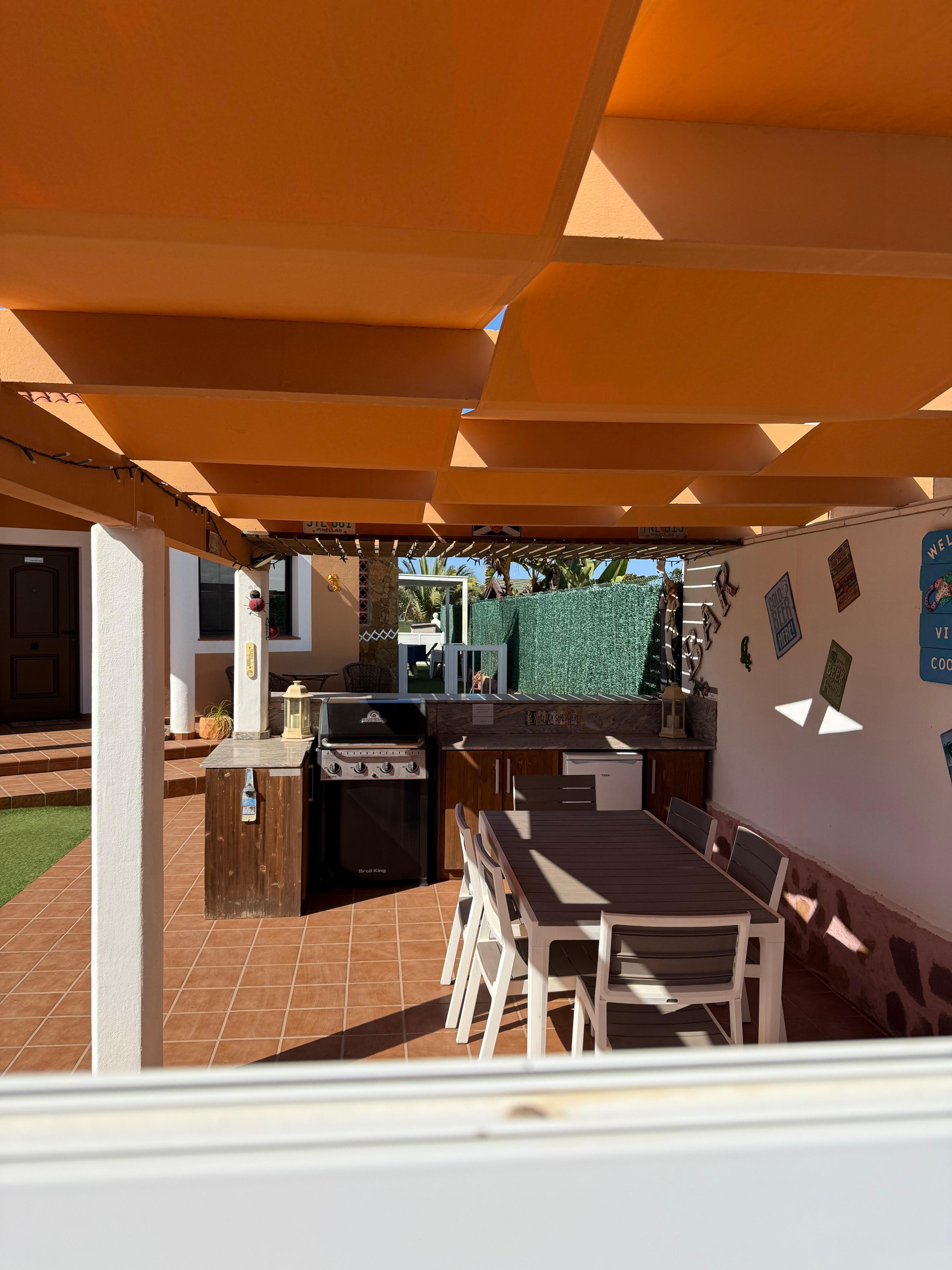 Outside Bar