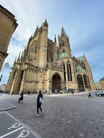 Lit King size très confortable