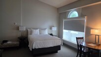Queen size bed opposite the other one.