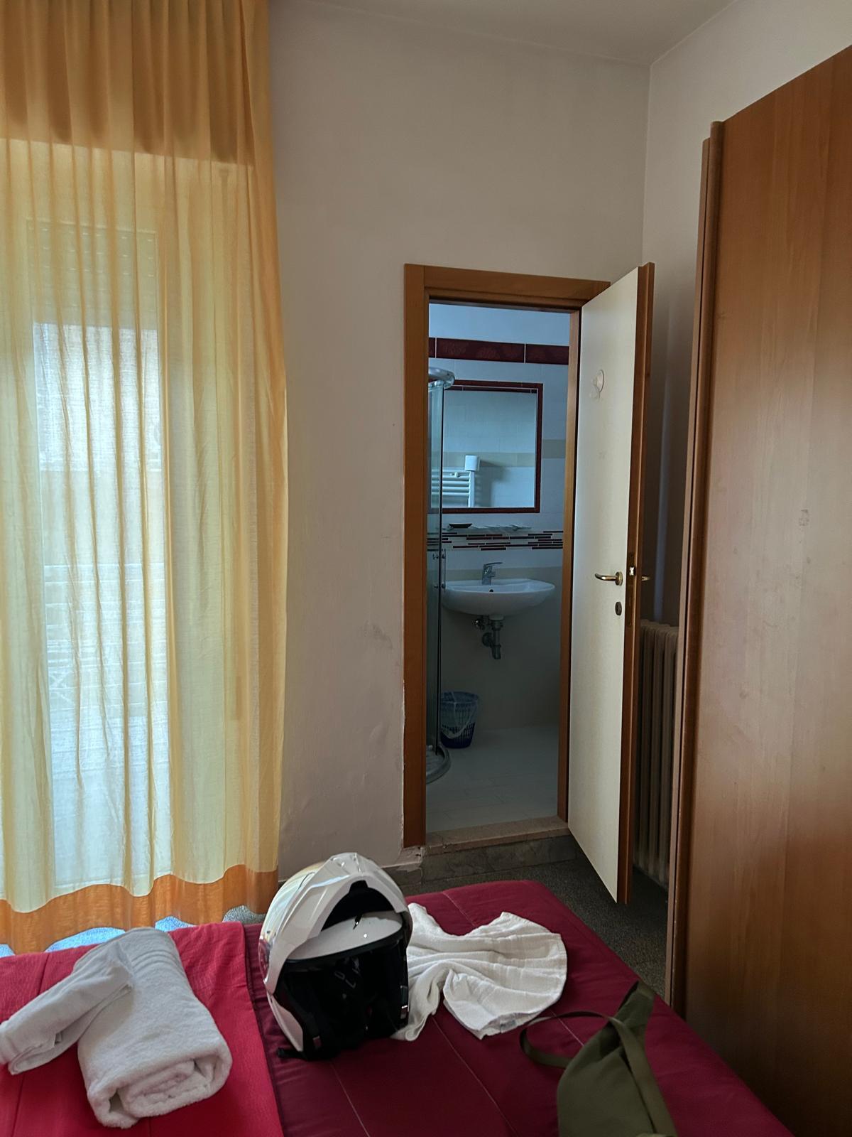 camera verso bagno