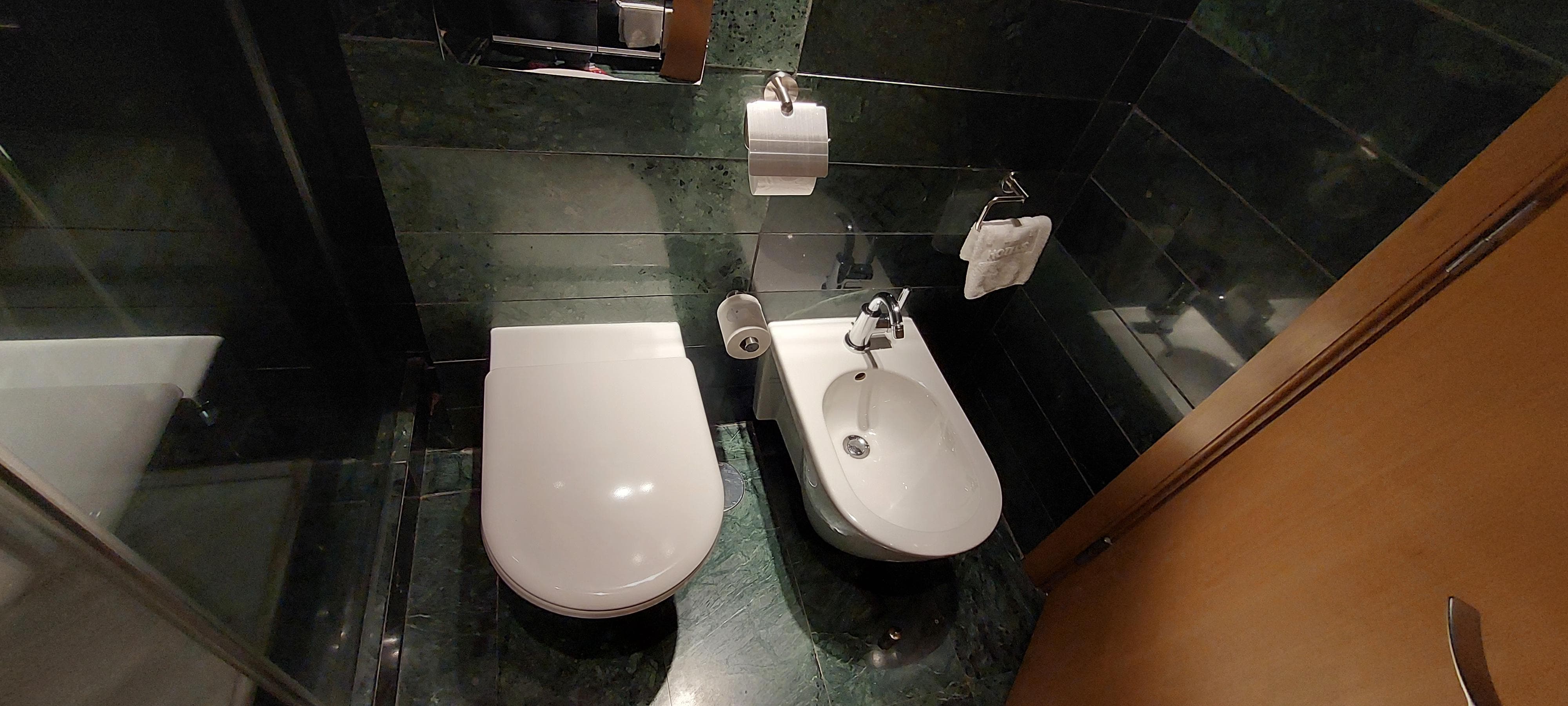 Toilet & bidet