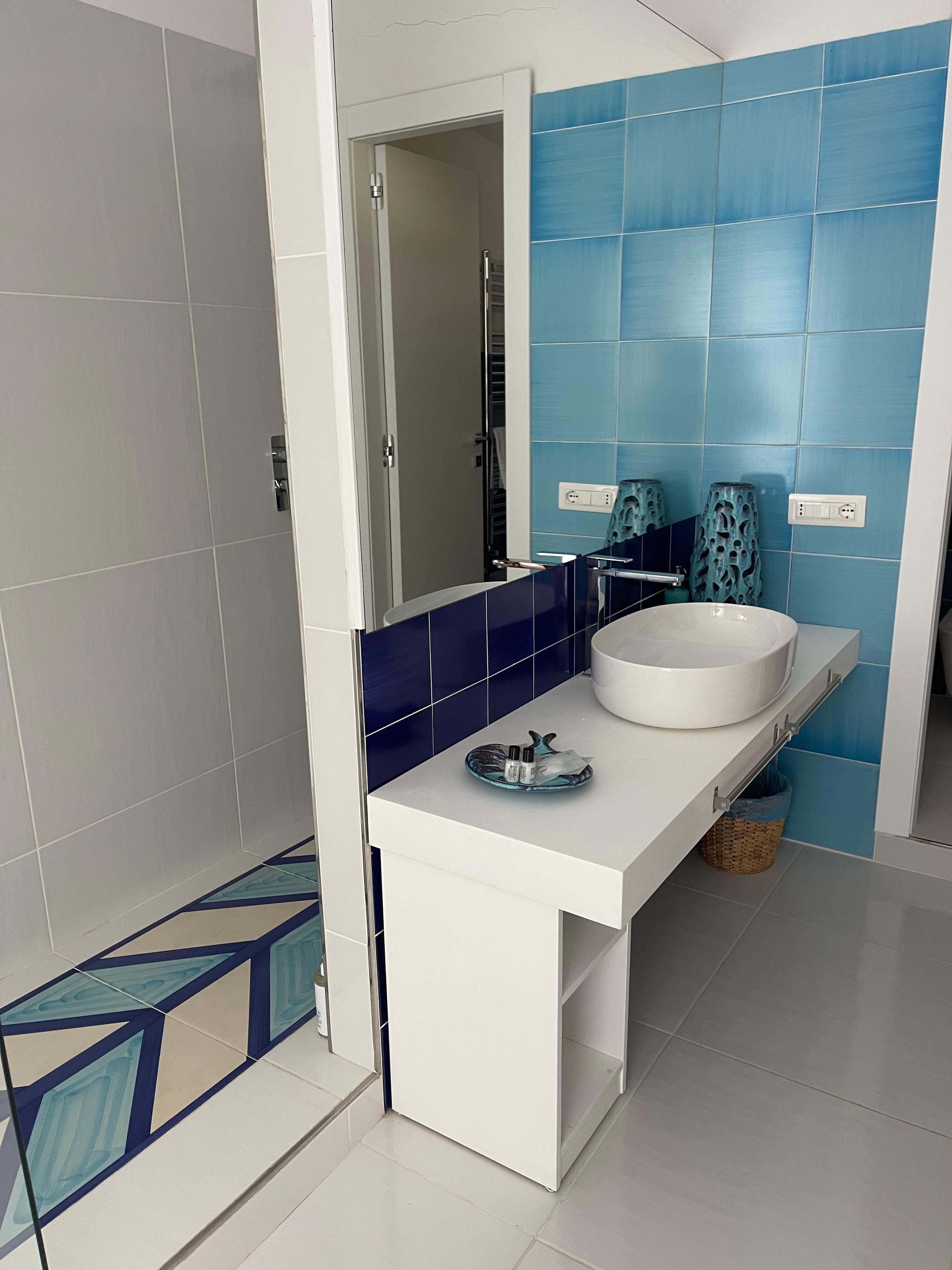 Aqua room