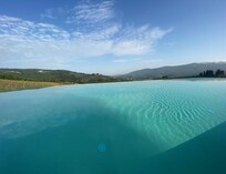 Piscina riscaldata, bagno nel Chianti ad Ottobre con vista vigna del Cabreo...