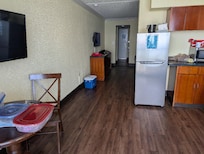"deluxe" queen room