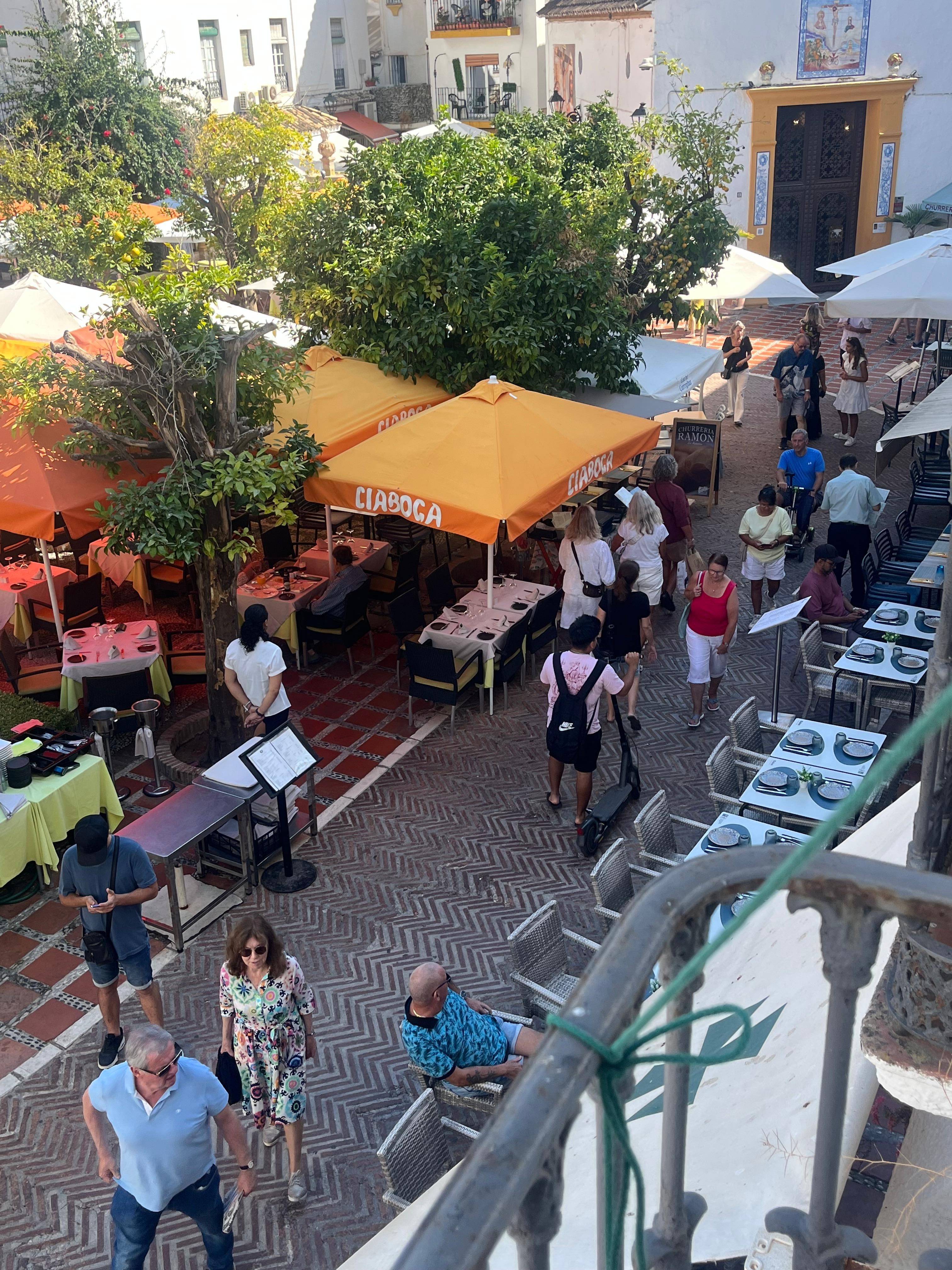 Fantastic restaurant below 