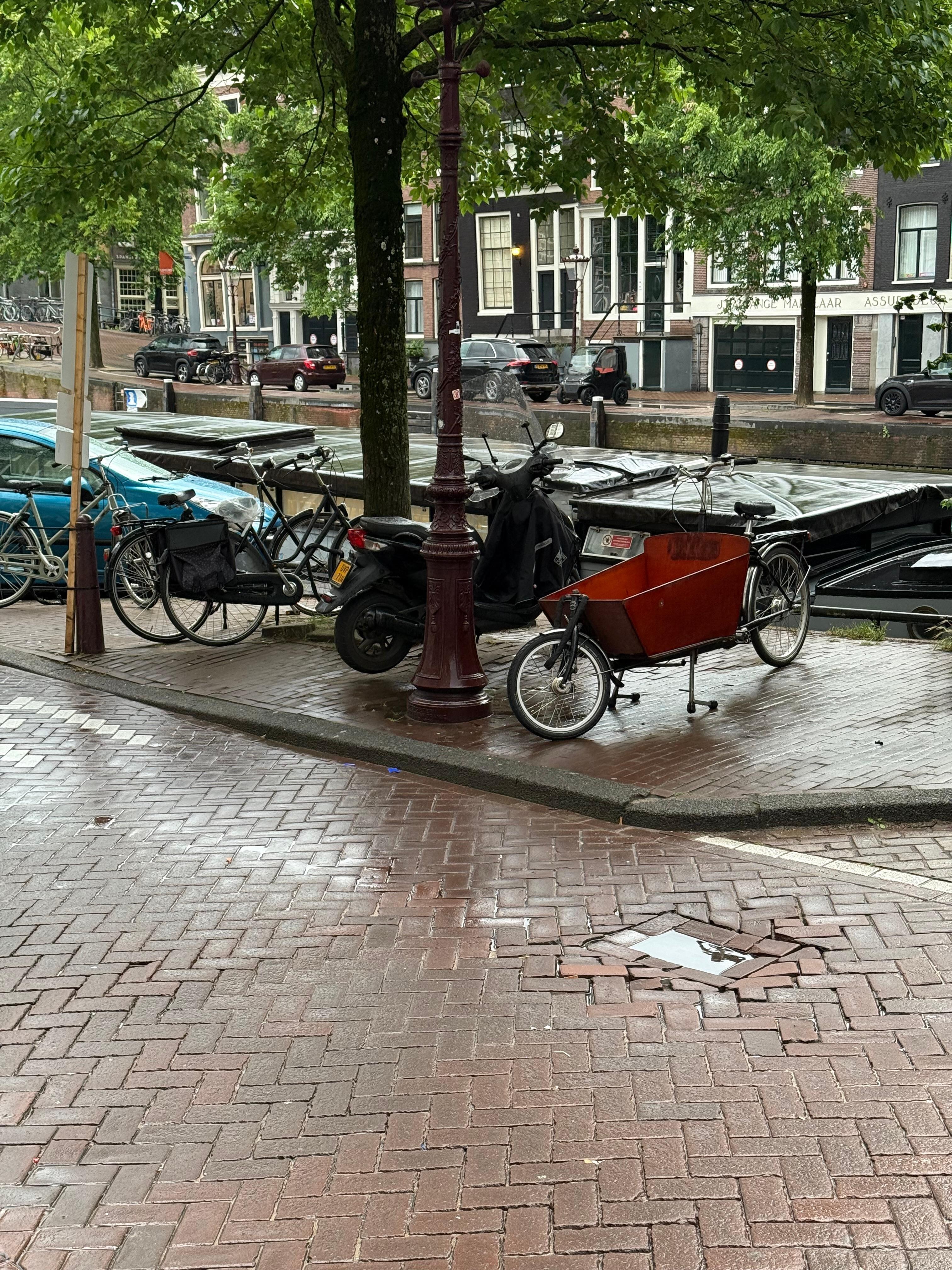 Facing the Anne Frank House