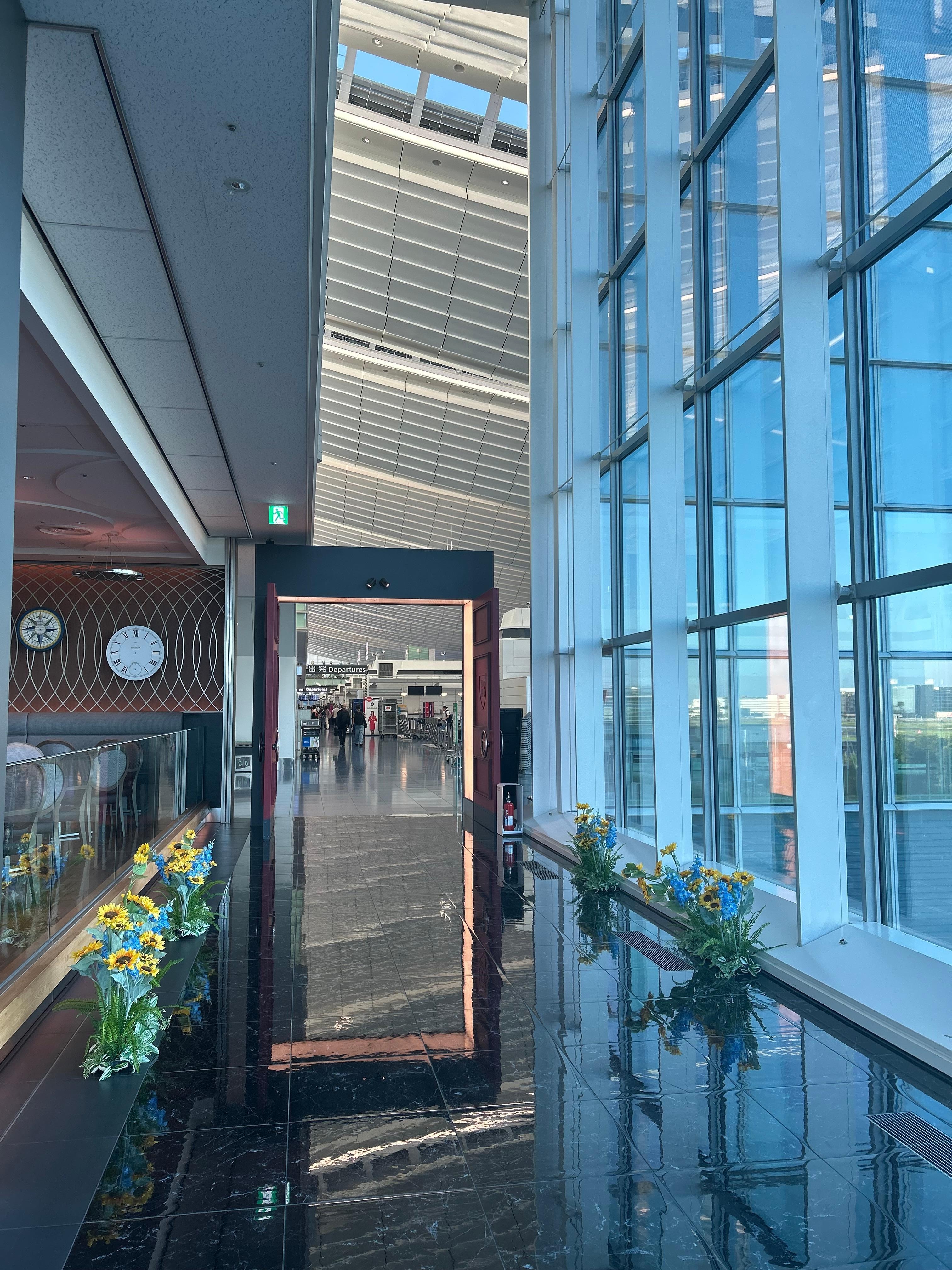 Easy entrance from Terminal 3