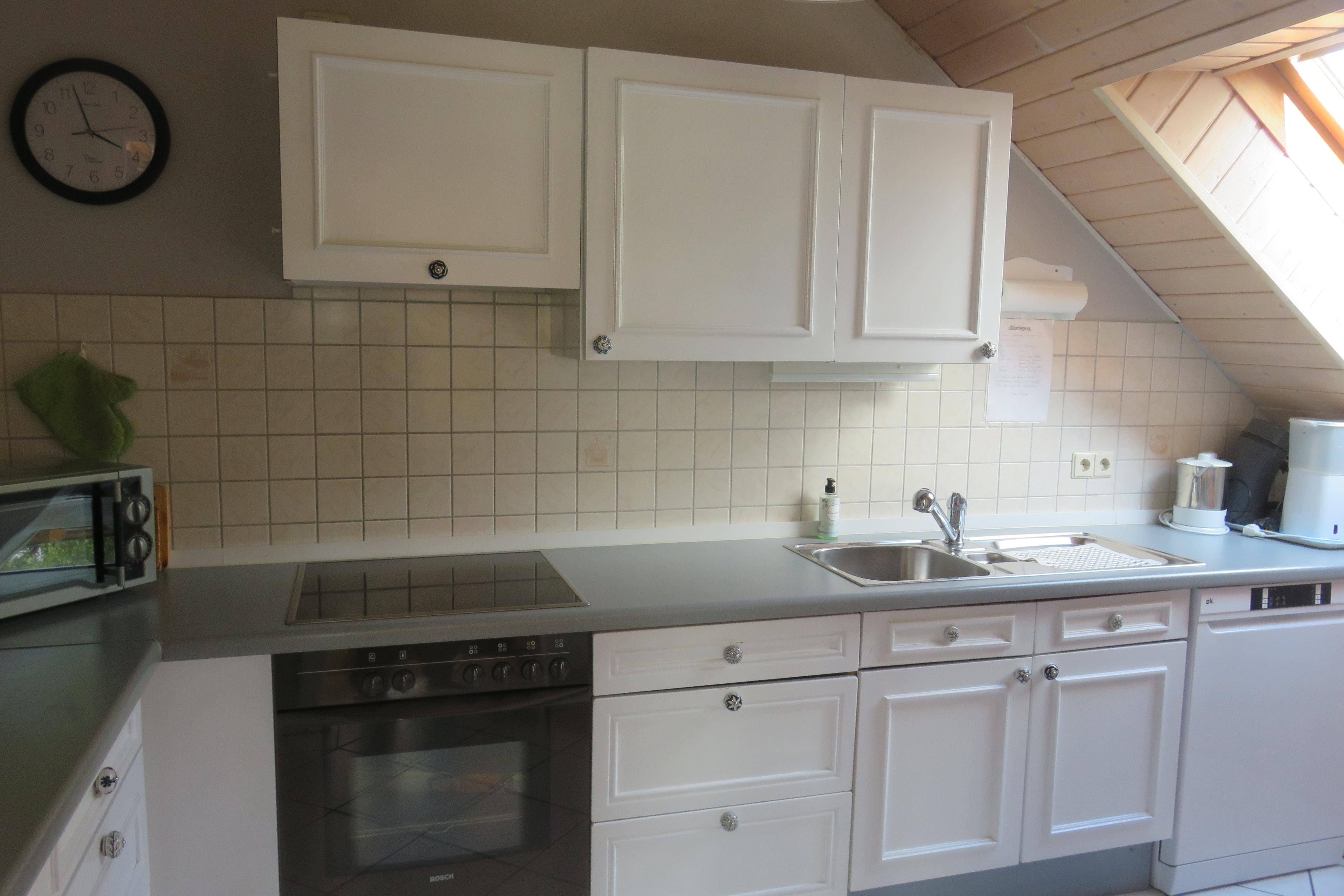 Een keuken waar alles aanwezig is. 