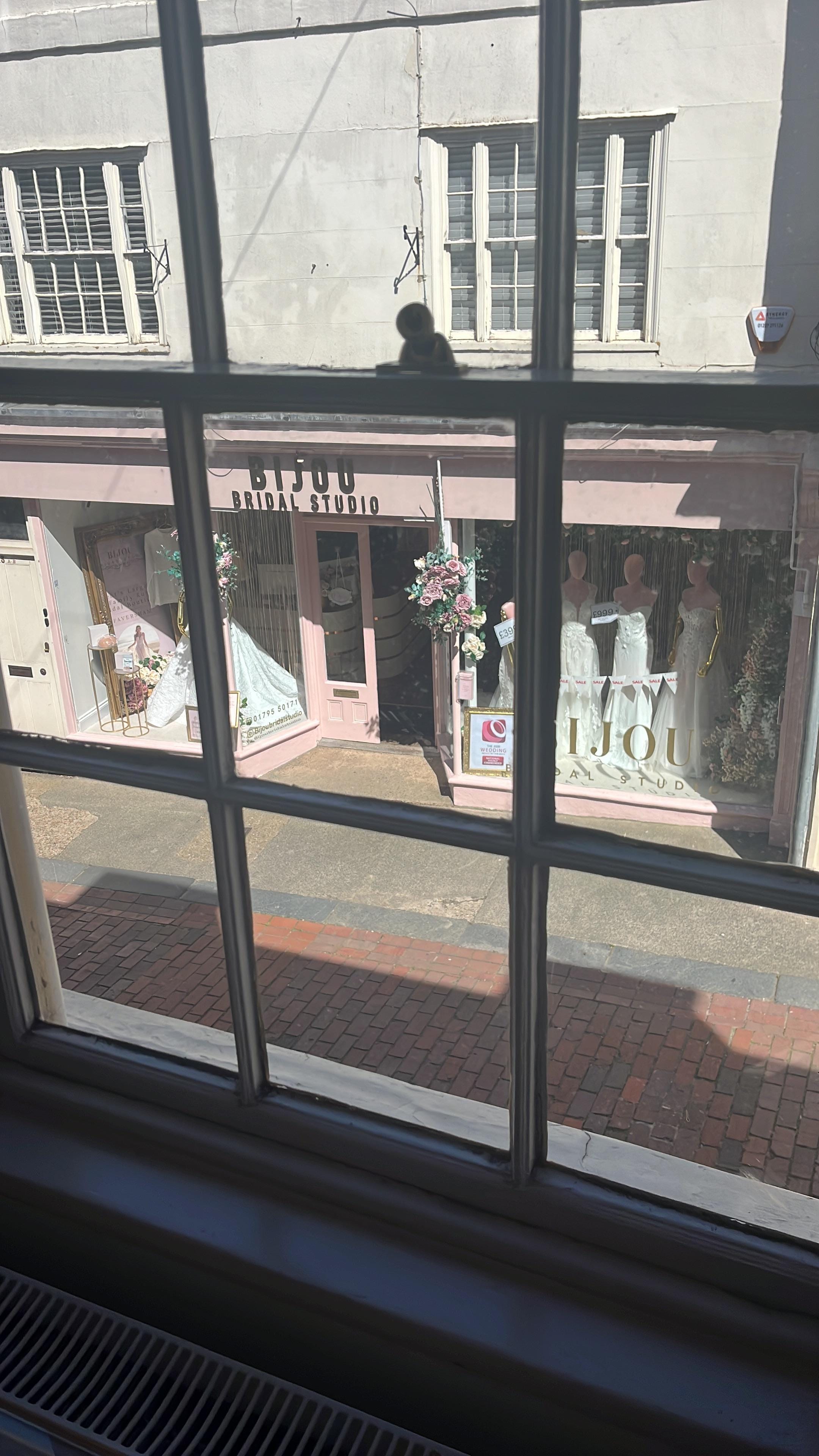 Very cute view to the main road. 