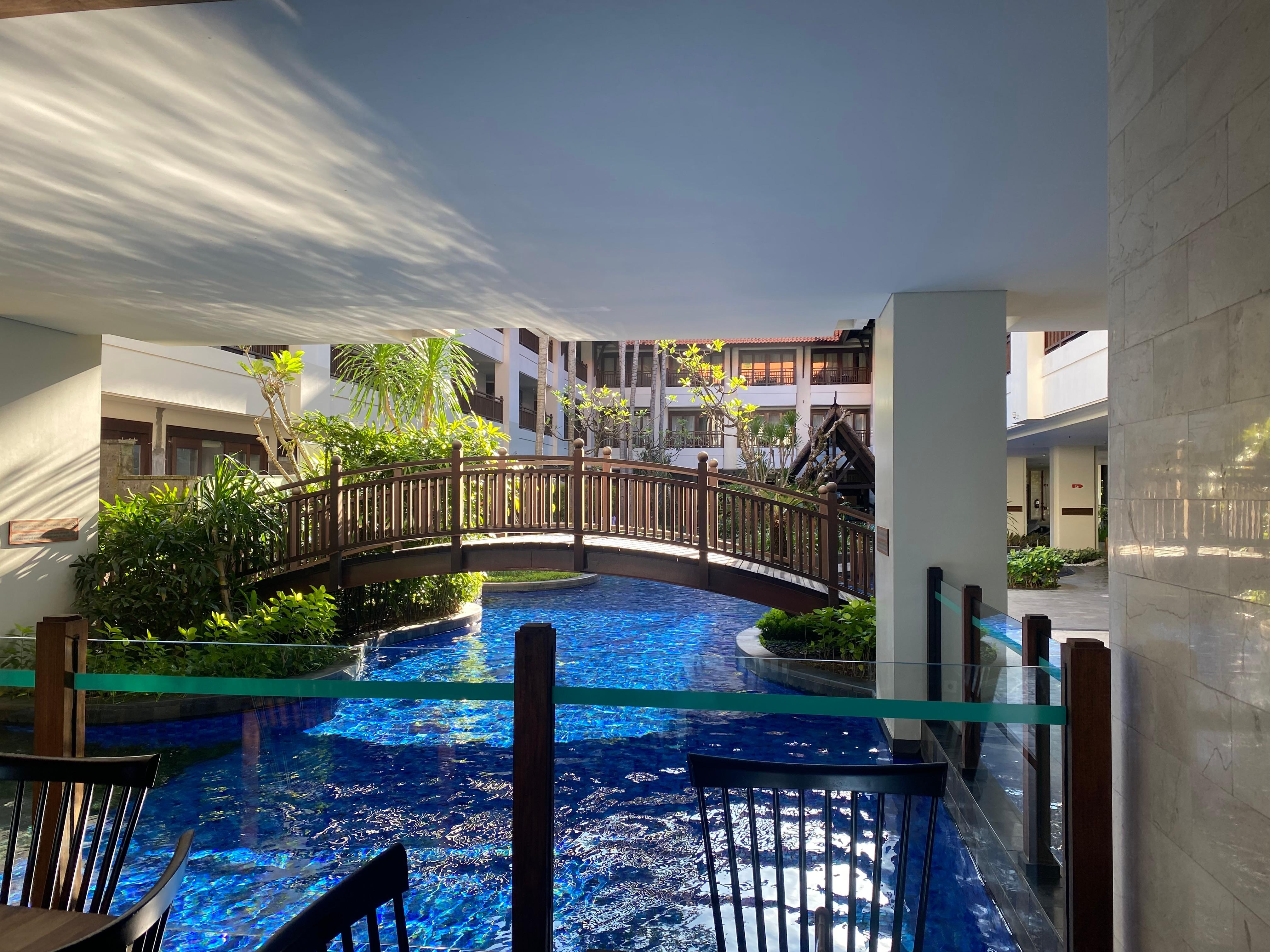 Pool with swim up bar