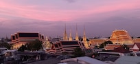 Utsikt över Wat Pho och Grand Palace från takrestaurangen.
