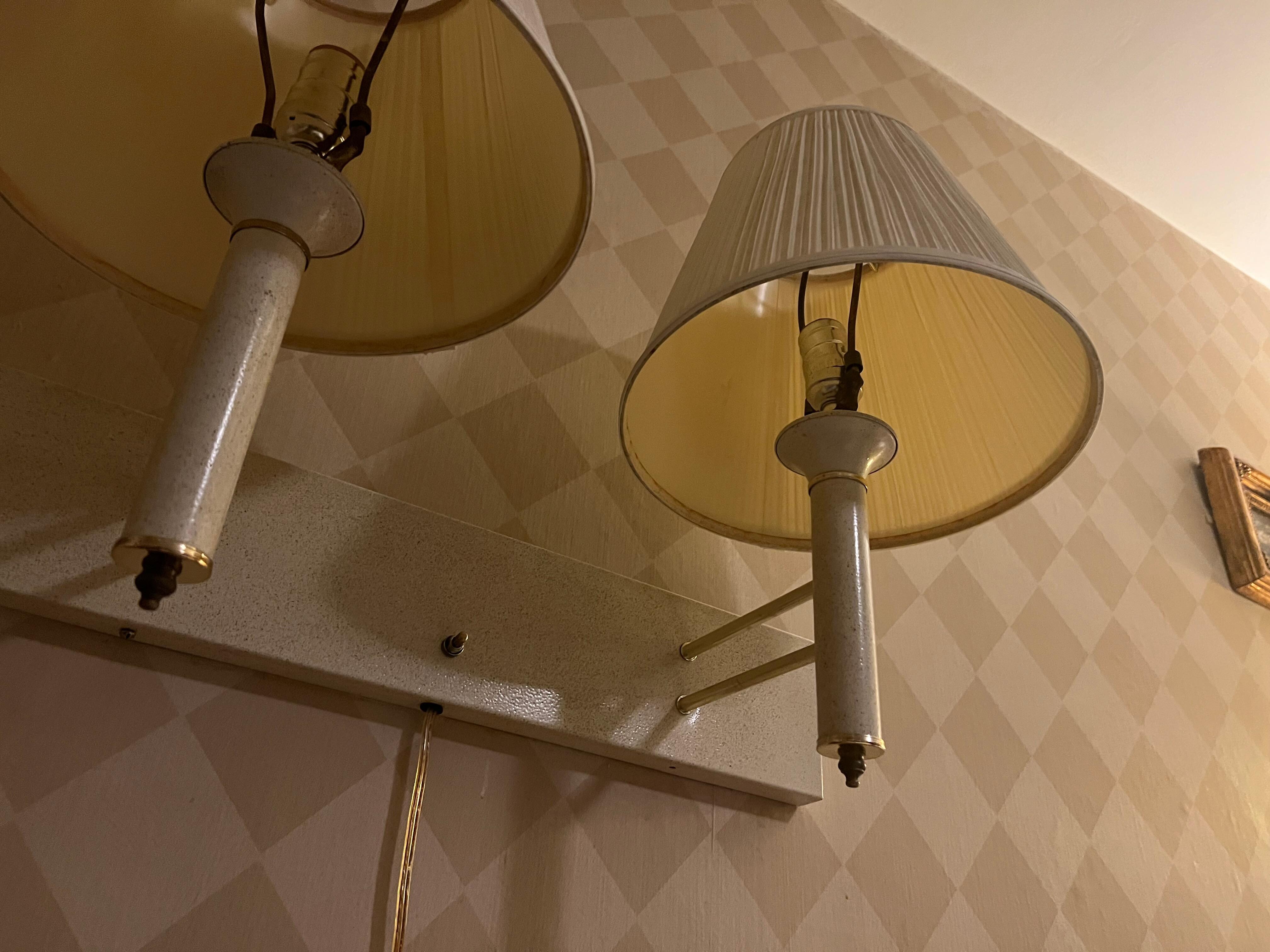 Only 1 lightbulb 