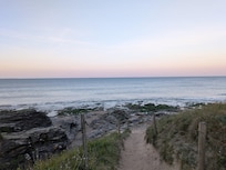 Vers la grande plage au petit matin.