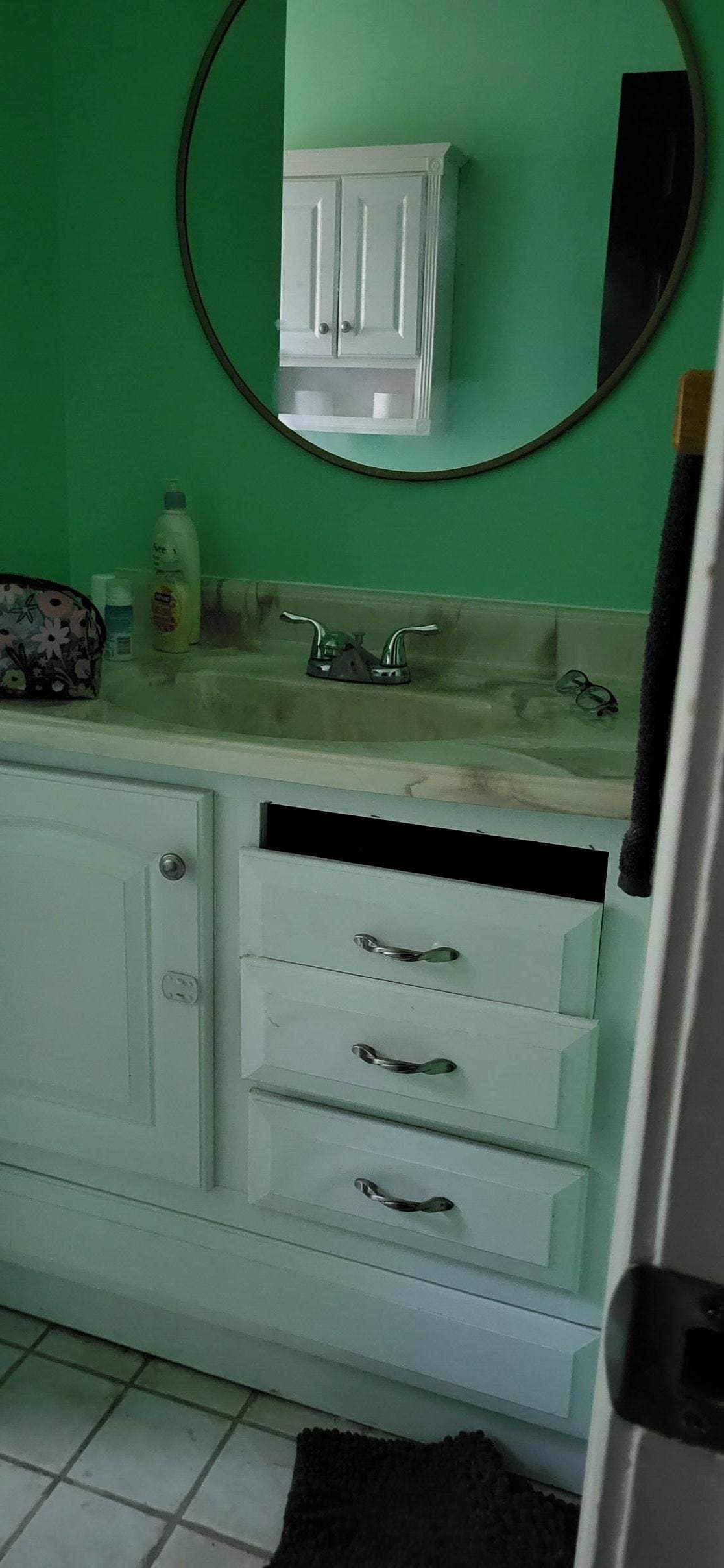 Top drawer doesn't exist, just the drawer front that isn't attached. 