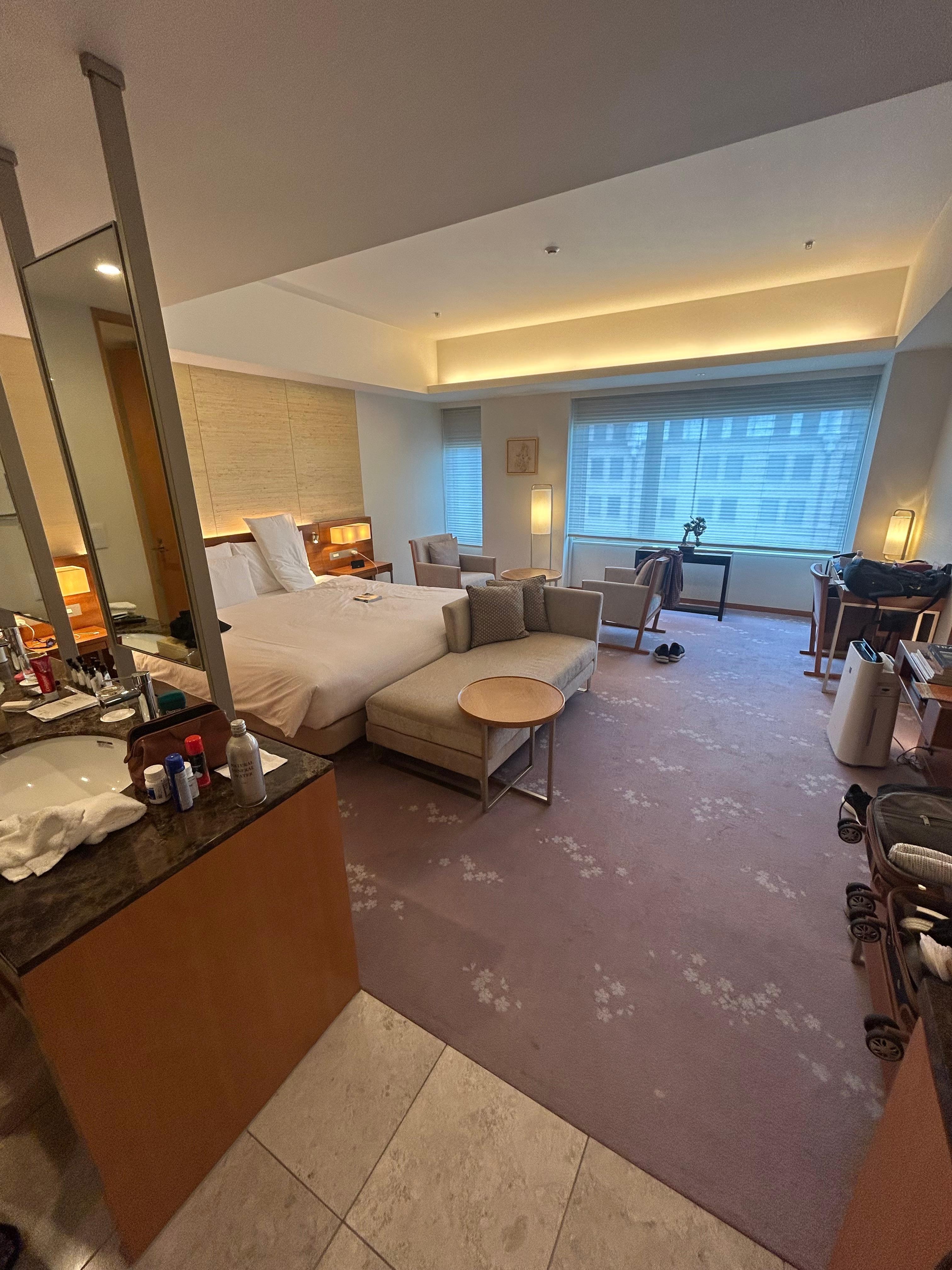 Well designed , light and airy comfortable room. 