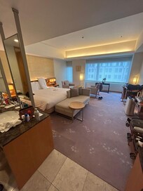 Well designed , light and airy comfortable room.