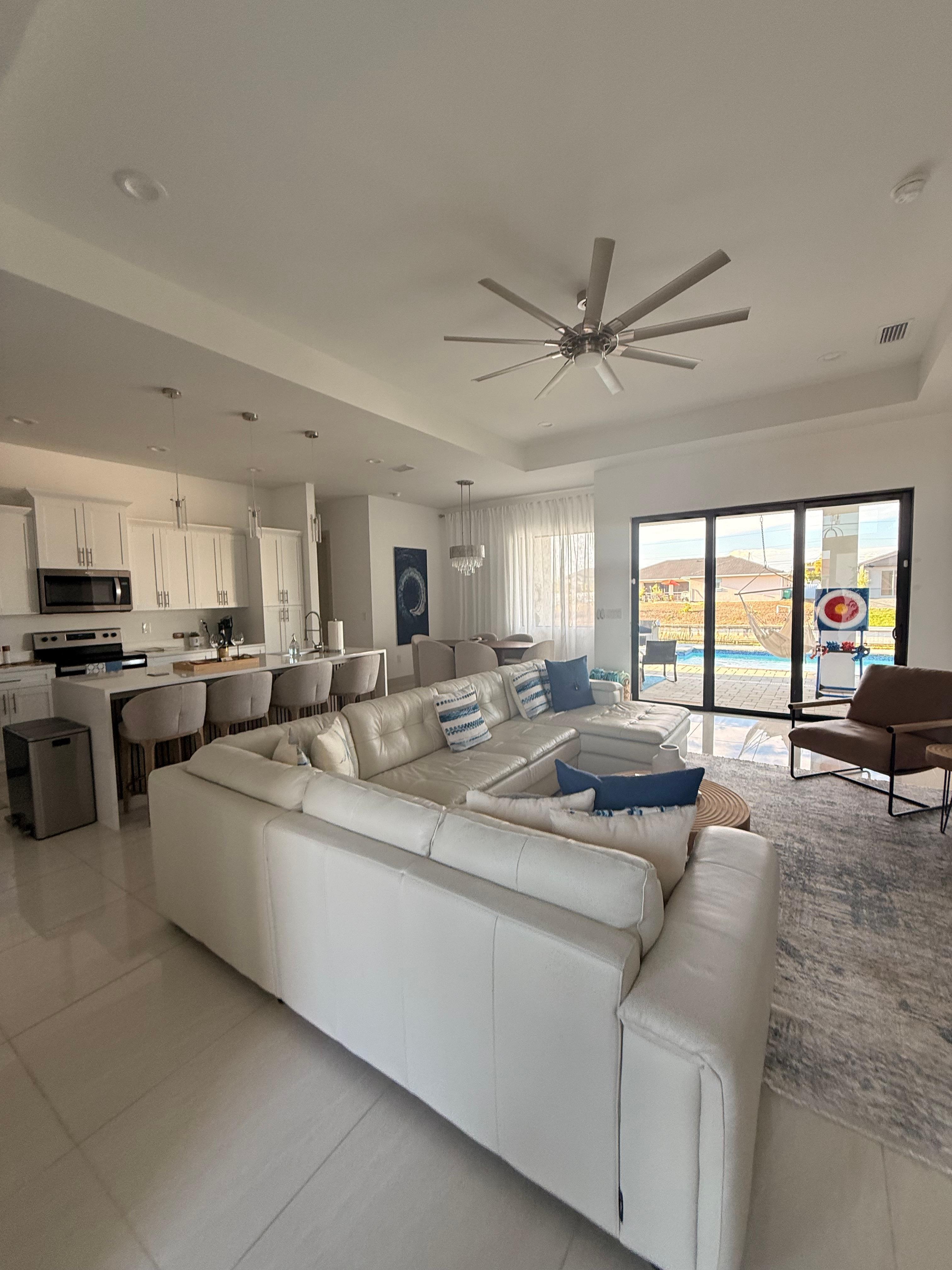 Exactly as pictured in the listing!